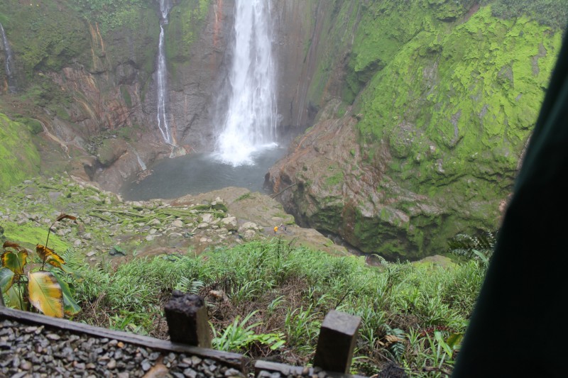 Catarata del Toro Waterfall
Click on picture to enlarge try to find Nate, Nick and Suzanne
