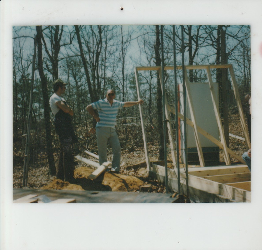  Shinall Mountain Repeater 1985
Me and friends put up building and tower For WD5HNR repeater I think it was the first personal amateur repeater on Shinall.
