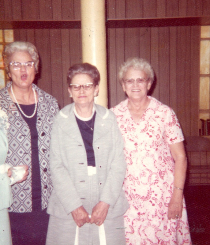 Anna Bee, Anut Linda, Pauline Phillips
