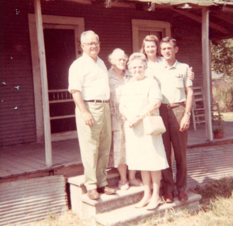 Harry Daune Mizell (47), Jessie Mizell Woosley (80), Elza Mizell (70), Gloria Mizell, Joe Tom Mizell (45)
Picture taken 1969 at Jessie Woosley home at Coy Ar

