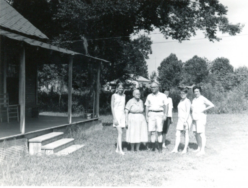 Harry Daune, Gay, Sue, Mary Ellen, Kathy, Jessie (order?)
Aug. 1968
