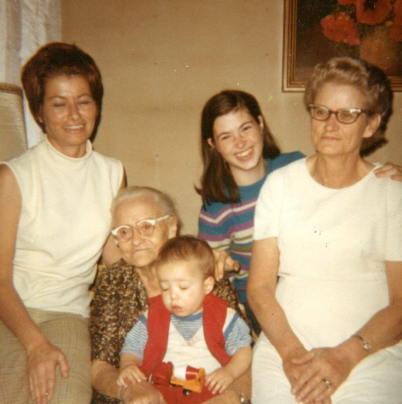 Elza Louise Tudor (38), Jessie Woosley (80), John Bowman(9m), Eddie Lou Bowman (17), Pauline Phillips (57)
5 Generations
