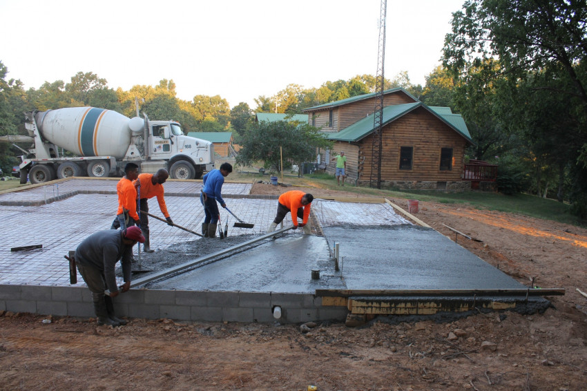 07-06-2022
Working the concrete
