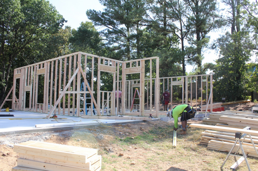 07-26-2022
Luis' first day framing
Walls and partitions
