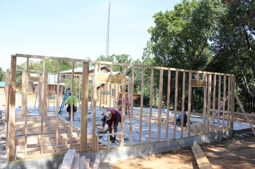 07-26-2022
Luis' first day framing
Walls and partitions
