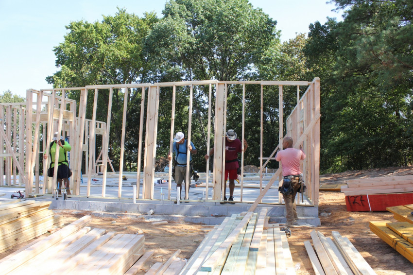 07-26-2022
Luis' first day framing
Walls and partitions
