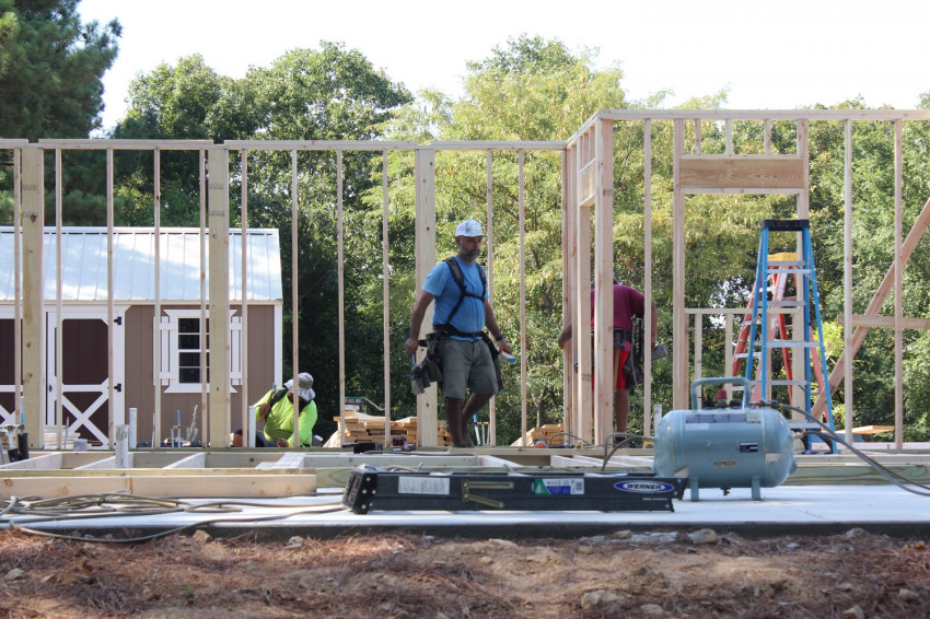 07-26-2022
Luis' first day framing
Walls and partitions
