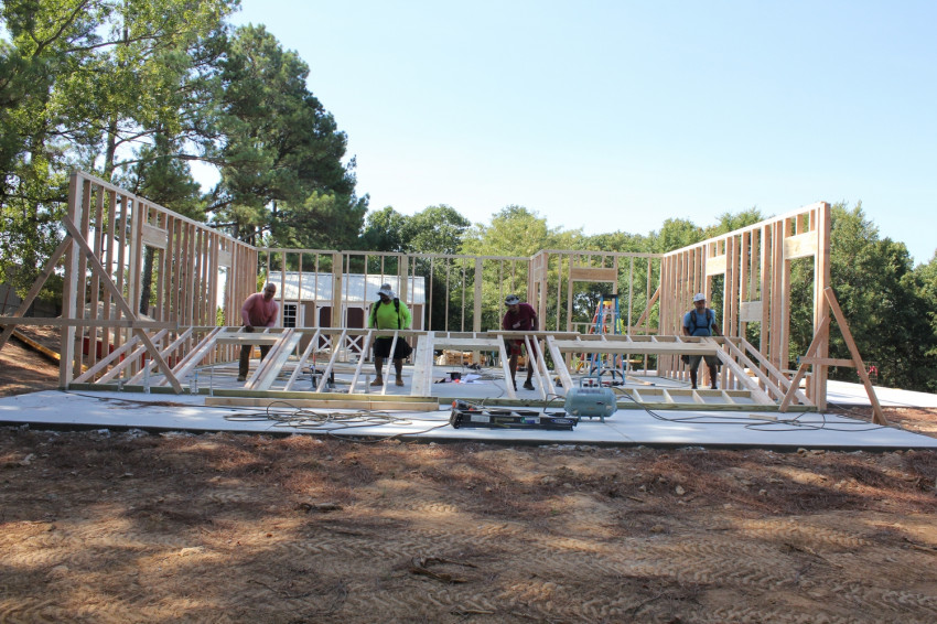 07-26-2022
Luis' first day framing
Walls and partitions

