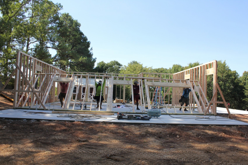 07-26-2022
Luis' first day framing
Walls and partitions
