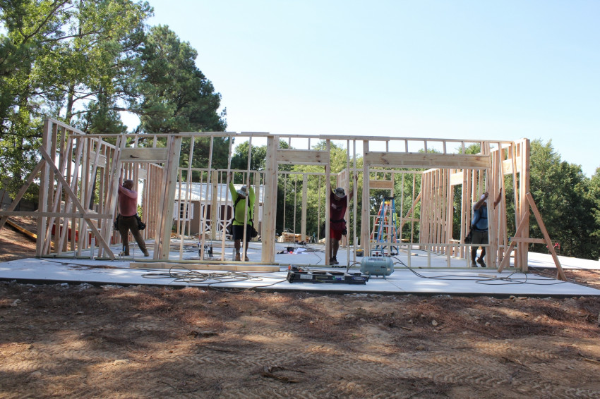 07-26-2022
Luis' first day framing
Walls and partitions
